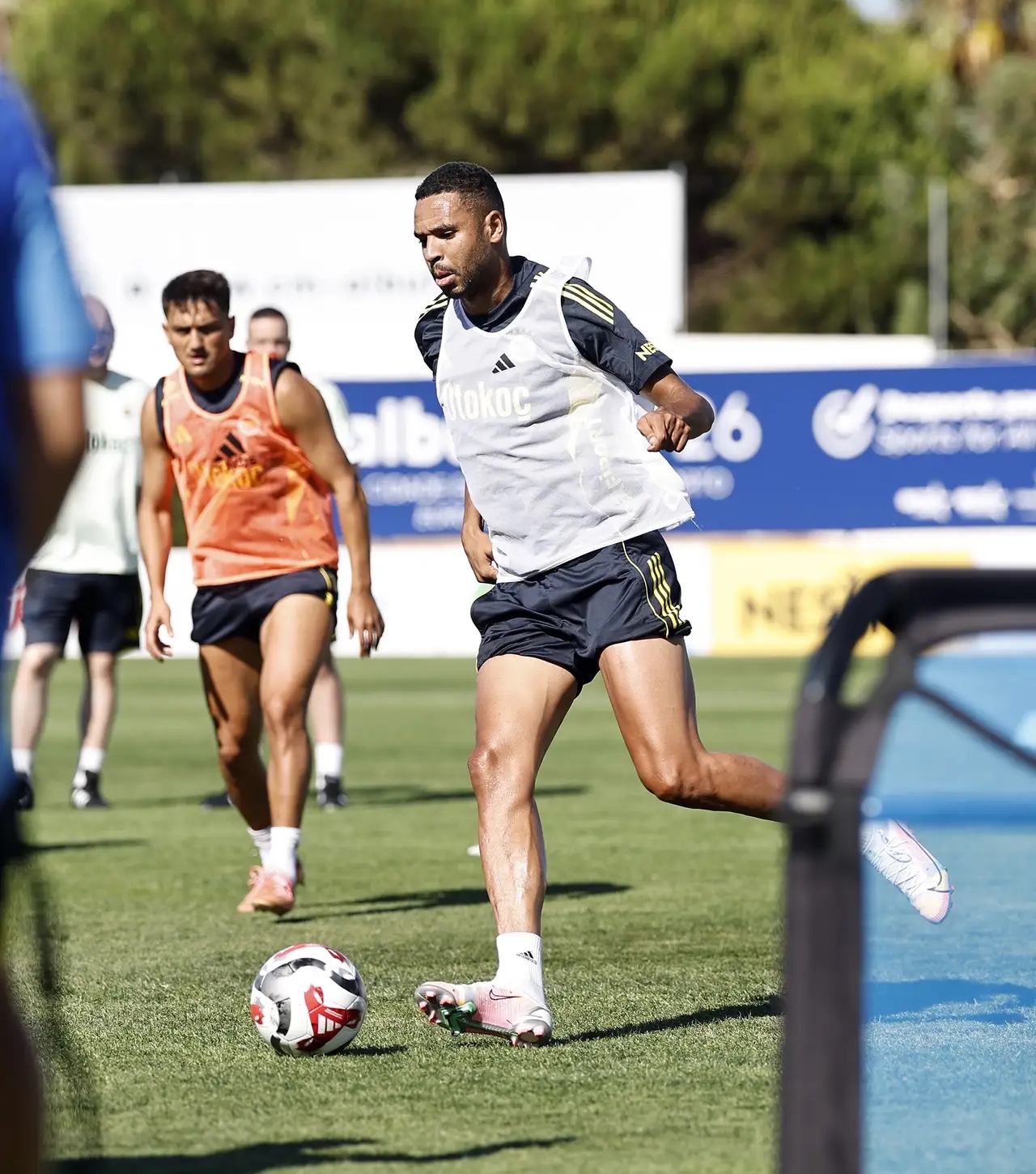 赛后布莱顿备战欧超杯;内部沟通细节曝光;压力陡增;资深球员宣示担当 赛后布莱顿备战欧超杯;内部沟通细节曝光;压力陡增;资深球员宣示担当