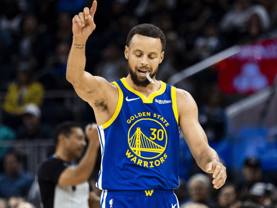  最篮点库里三分划破天际 超神表现揭开曼巴面孔 